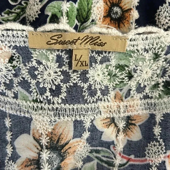 Sweet Miss Embroidered 3/4 Sleeve Dress With Lacey Accents Size L/XL - Picture 8 of 8